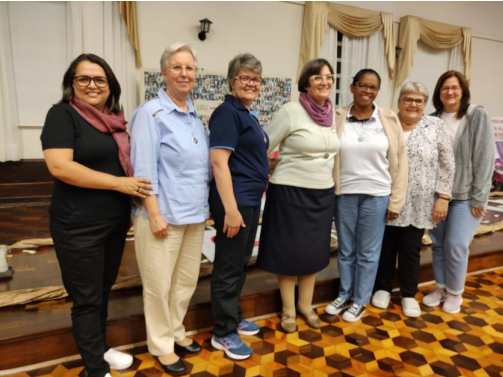 Da esquerda para a direita: Ir. Sandra Maira, Ir. Sandra Roaris, Ir. Sueli, Ir. Beatriz Zanatta, Ir. Elizabeth, Ir. Maria Eloní, Ir. Lucila